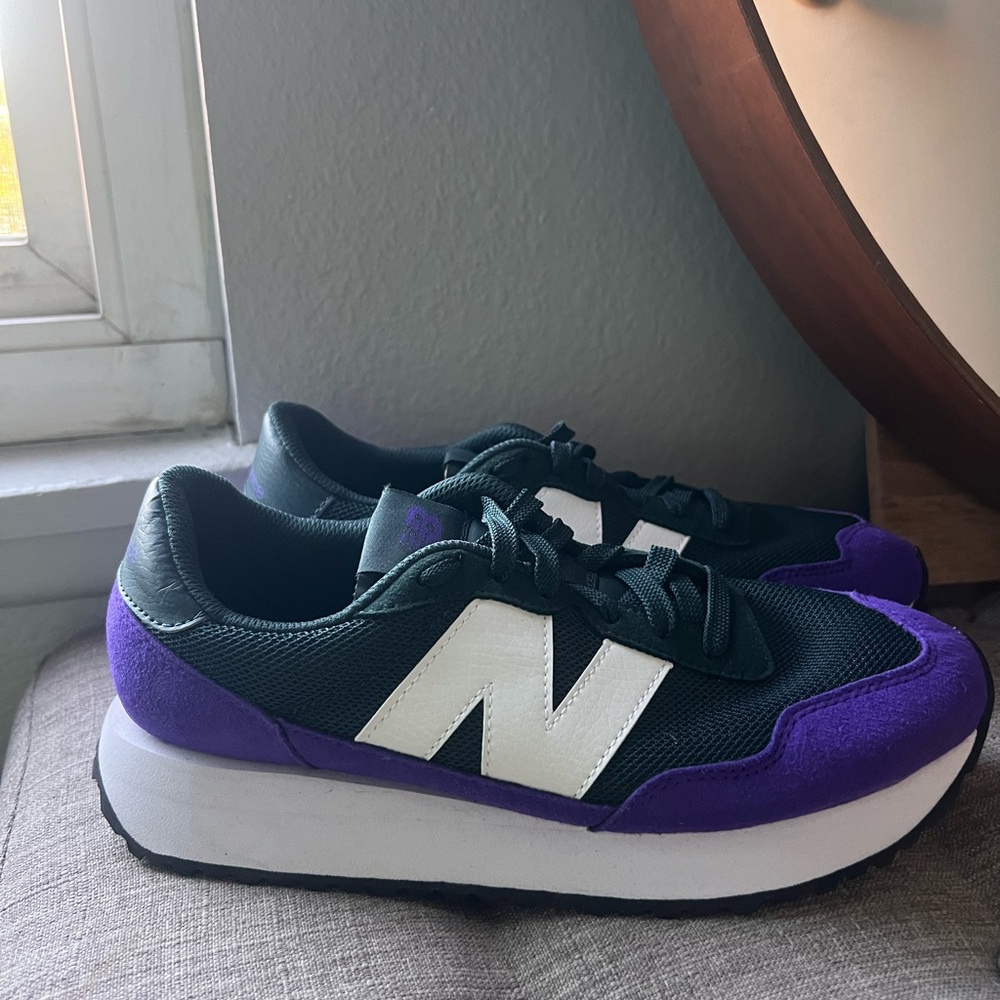 New Balance 237